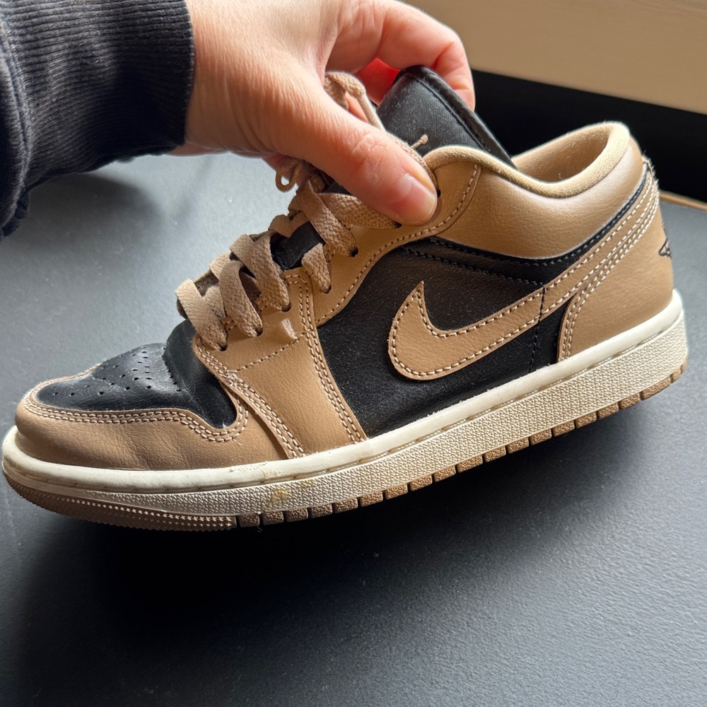 Nike women’s  Black and Brown Sneakers